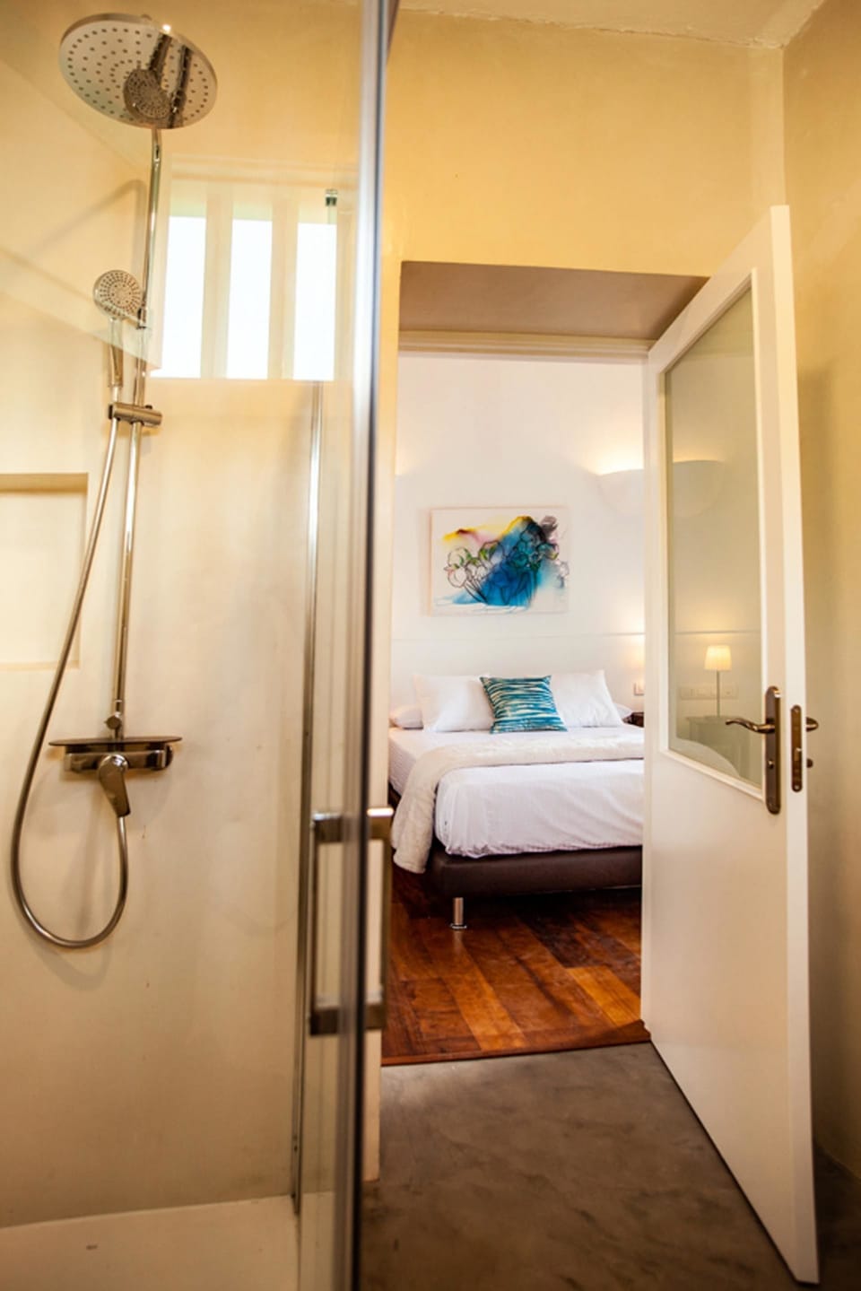 Double Room | Bathroom | Shower, rainfall showerhead, free toiletries, hair dryer