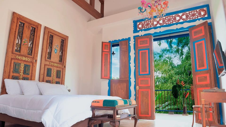 Deluxe Double Room, 1 King Bed, Non Smoking | Individually decorated, individually furnished, desk, iron/ironing board