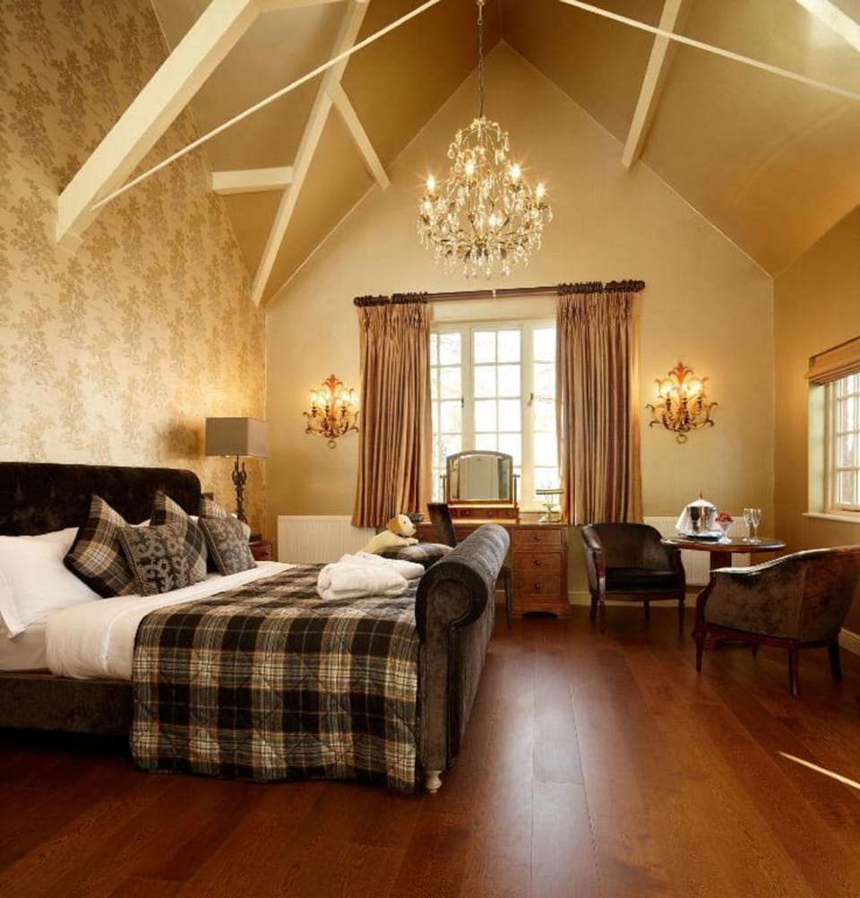 Individually decorated, individually furnished, desk, laptop workspace