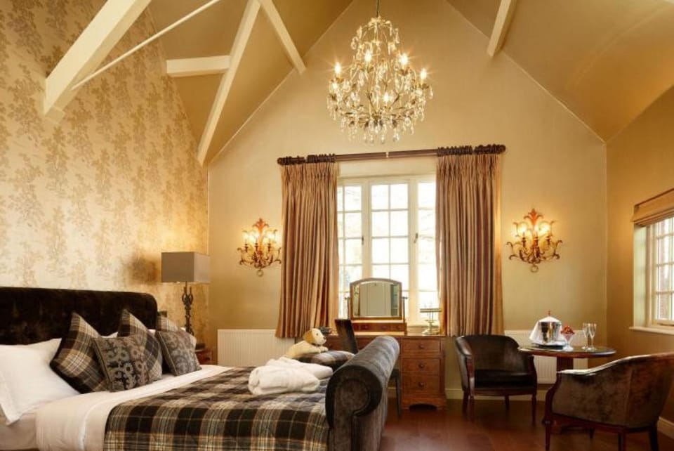 Individually decorated, individually furnished, desk, laptop workspace