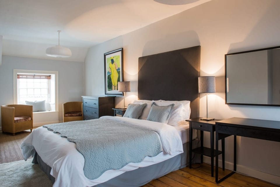 Apartment, 1 Bedroom | Desk, laptop workspace, iron/ironing board, free WiFi