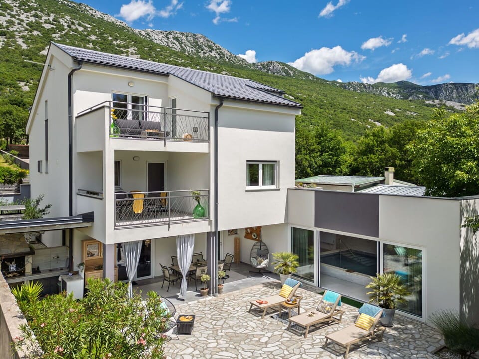 Home, Balcony, Estate, Courtyard, Design, Houseplant, Villa, Flowerpot, Eco Hotel