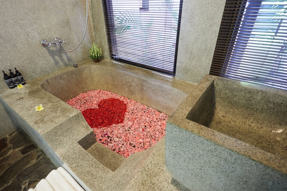 Private spa tub