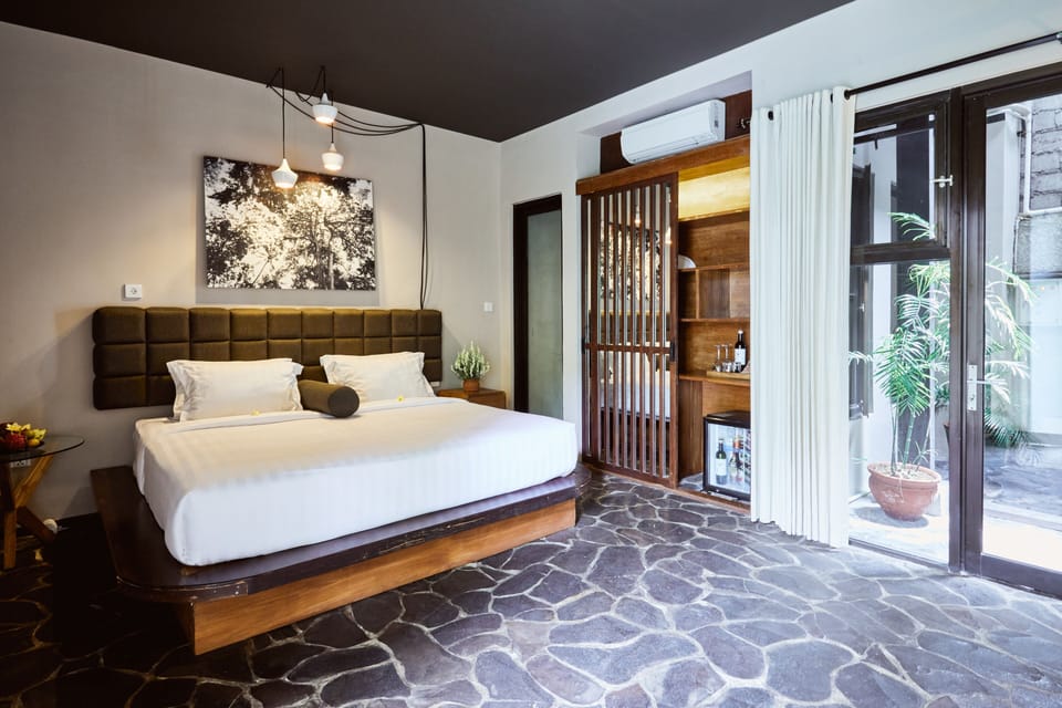 Poolside Suite  | Hypo-allergenic bedding, free WiFi, bed sheets