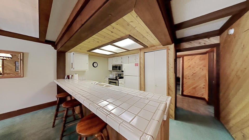Condo, 3 Bedrooms | Private kitchen | Coffee/tea maker, fridge, oven, toaster