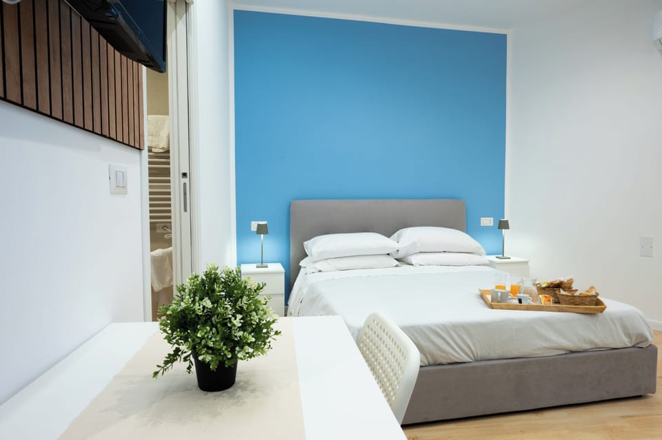 Deluxe Room | 1 bedroom, Egyptian cotton sheets, premium bedding, down comforters