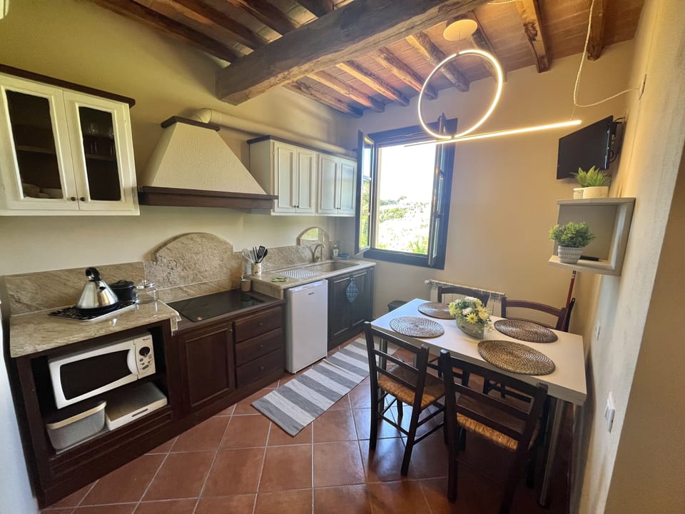 Deluxe Room | Living area | Flat-screen TV