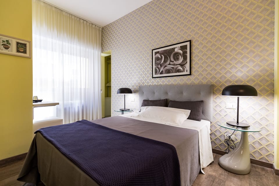 Basic Single Room | Minibar, in-room safe, individually decorated, individually furnished