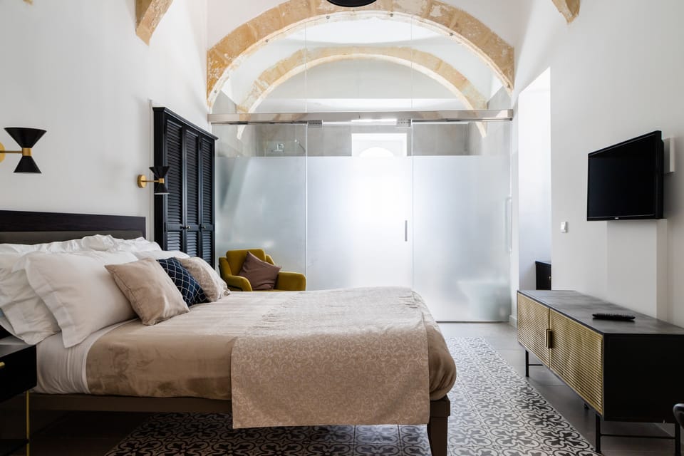 Deluxe Double Room | In-room safe, iron/ironing board, free cribs/infant beds, free WiFi