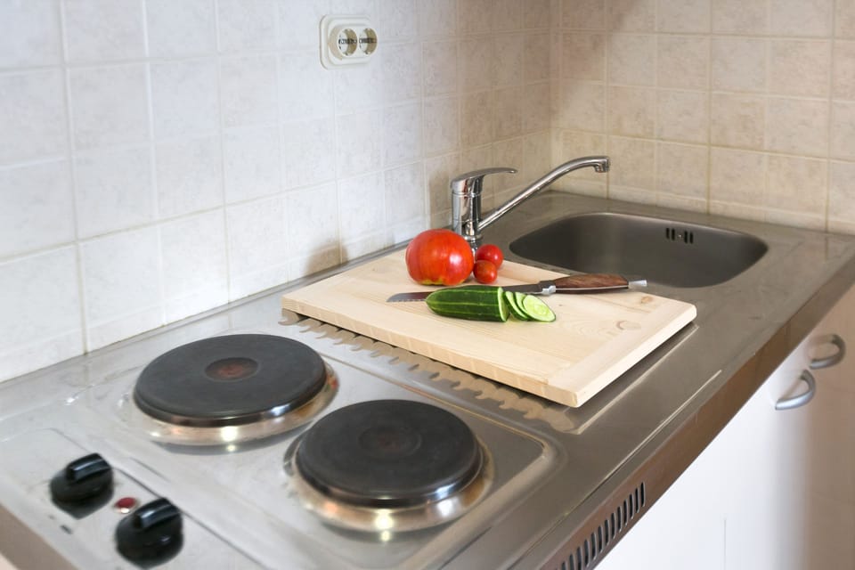 Fridge, stovetop, electric kettle, cookware/dishes/utensils