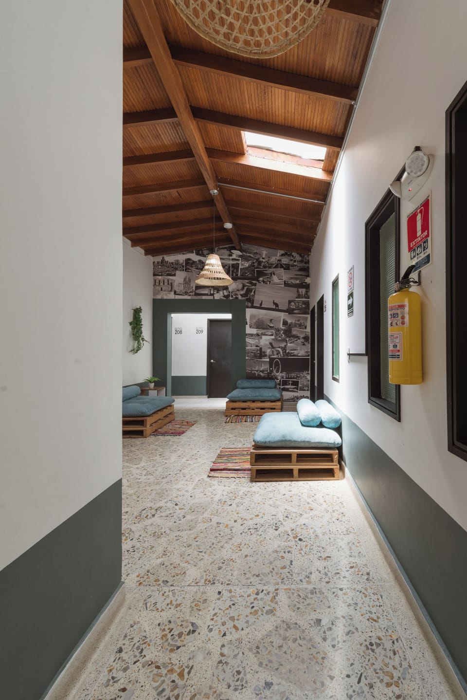 Economy Triple Room | Living area