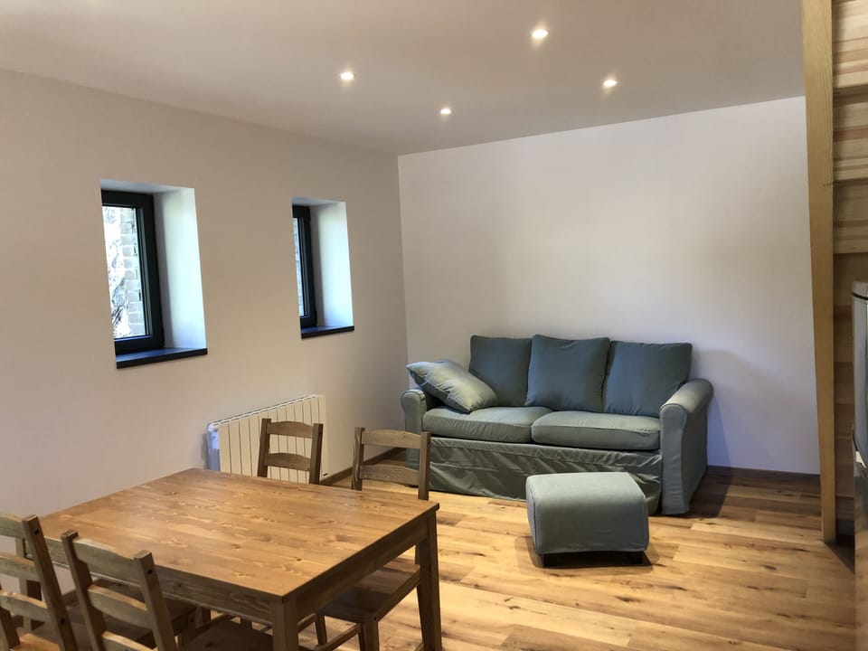 Comfort Apartment | Living room | Flat-screen TV