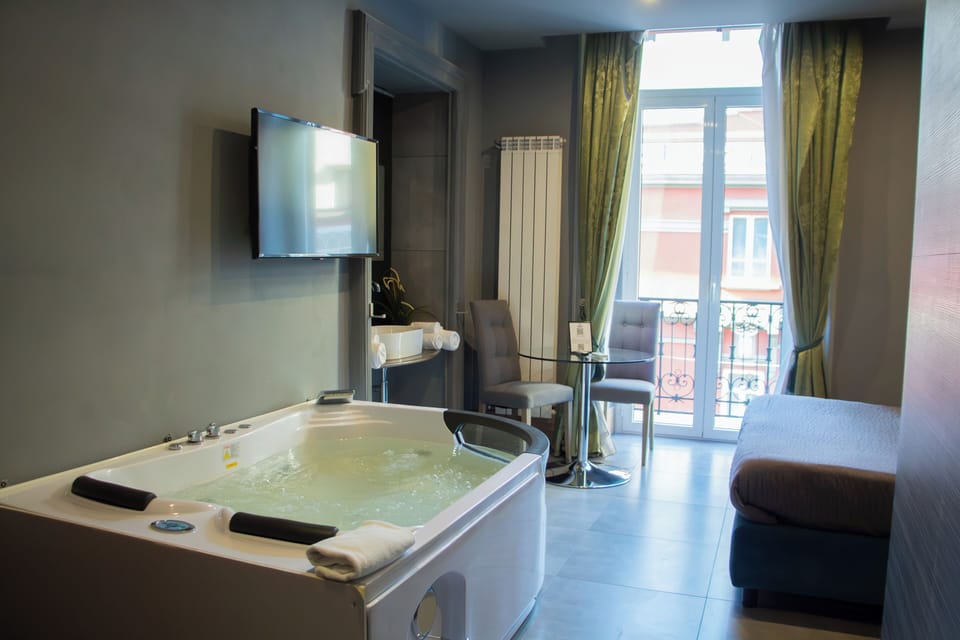 Deluxe Room, 1 Queen Bed, Jetted Tub, City View | Premium bedding, down comforters, desk, blackout drapes