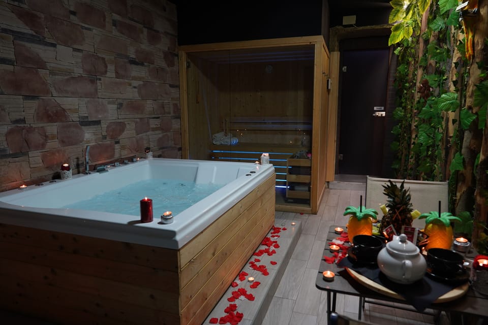 Indoor spa tub