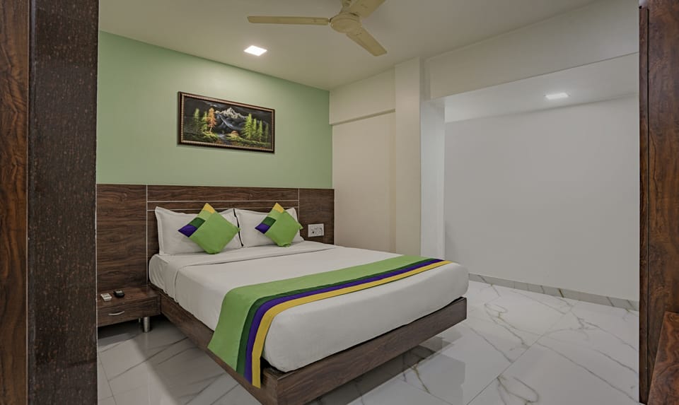 Standard Double Room | In-room safe, desk, blackout drapes, free WiFi