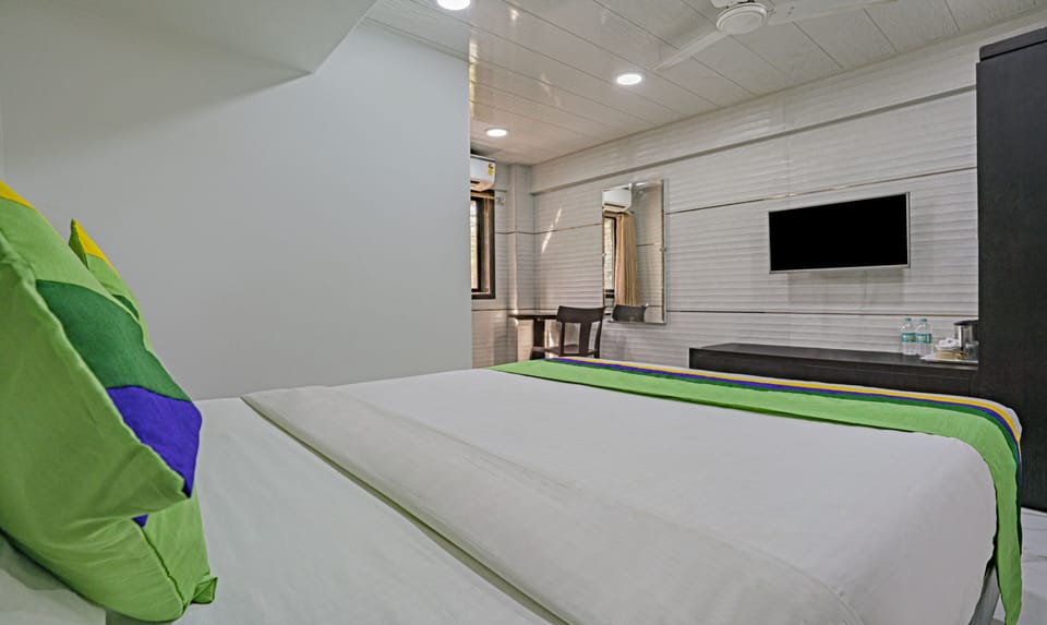 Standard Double Room | In-room safe, desk, blackout drapes, free WiFi