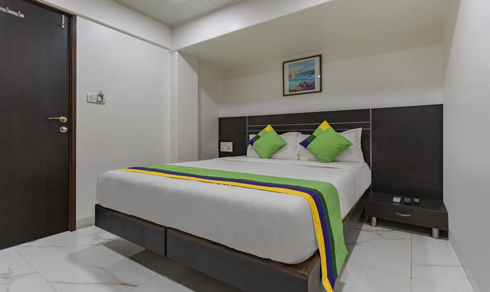 Standard Double Room | In-room safe, desk, blackout drapes, free WiFi