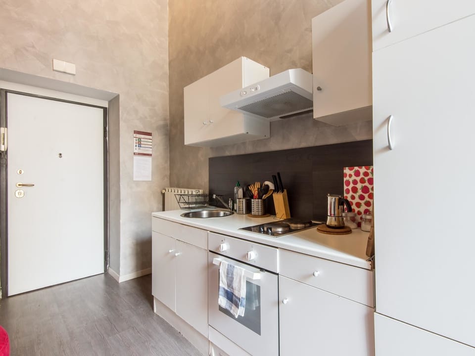 Apartment (1 Bedroom) | Private kitchen | Fridge, microwave, stovetop, electric kettle
