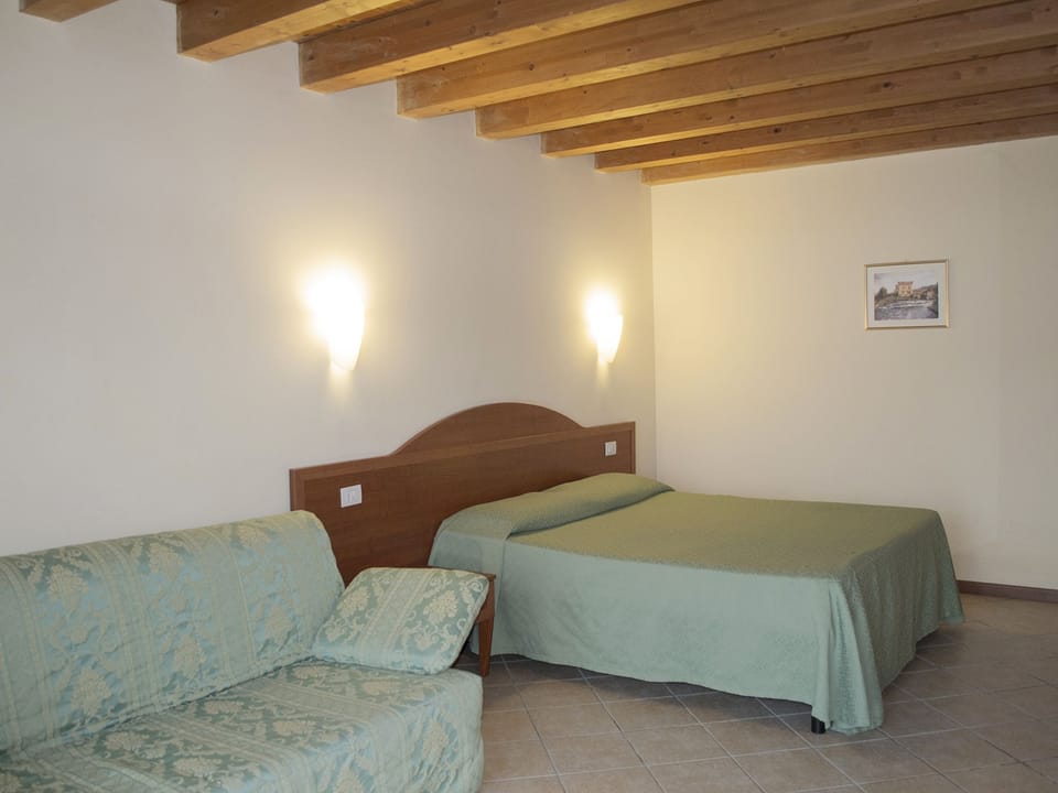 Quadruple Room, 1 Double Bed with Sofa bed, Bathtub | Bed sheets, wheelchair access