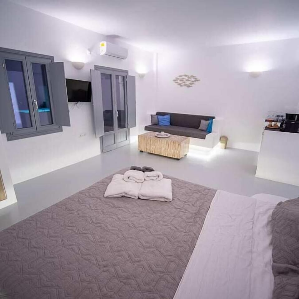 Luxury Studio Suite | Premium bedding, memory foam beds, minibar, in-room safe