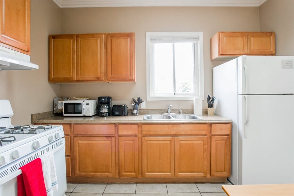 Cottage (2335) | Private kitchen | Fridge, highchair, cookware/dishes/utensils