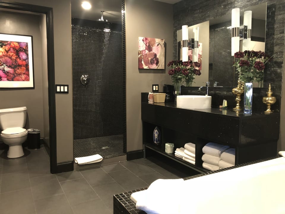 Presidential Suite | Deep soaking bathtub