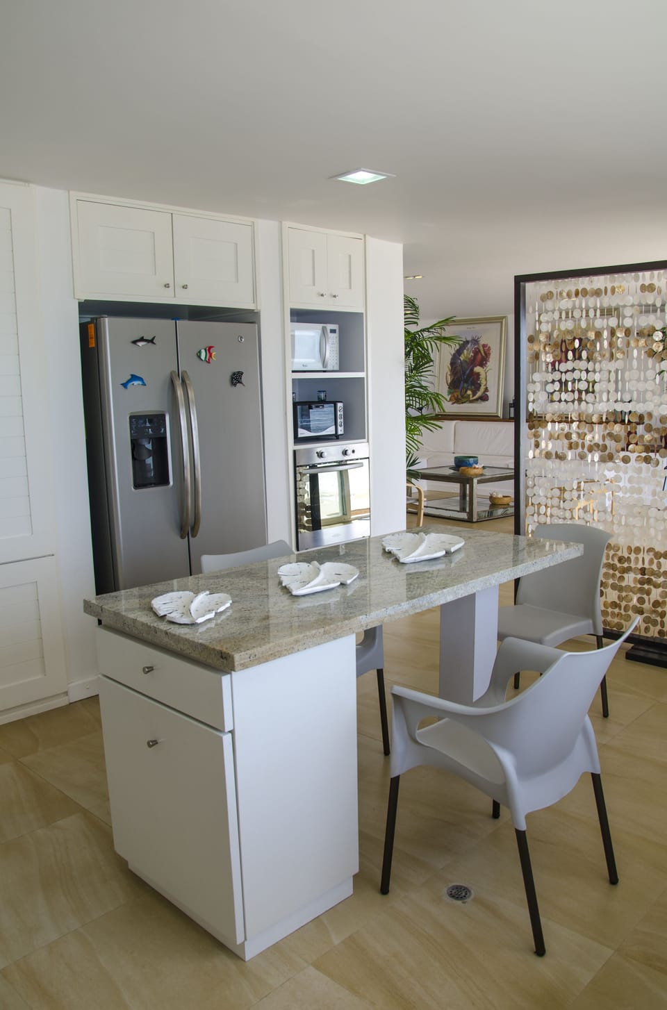 Family House | Private kitchen | Full-size fridge, microwave, oven, stovetop