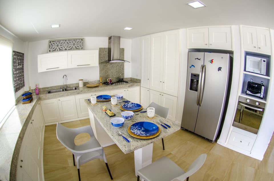 Family House | Private kitchen | Full-size fridge, microwave, oven, stovetop