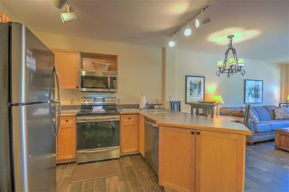 Condo (101_River_Run_Condos) | Private kitchen