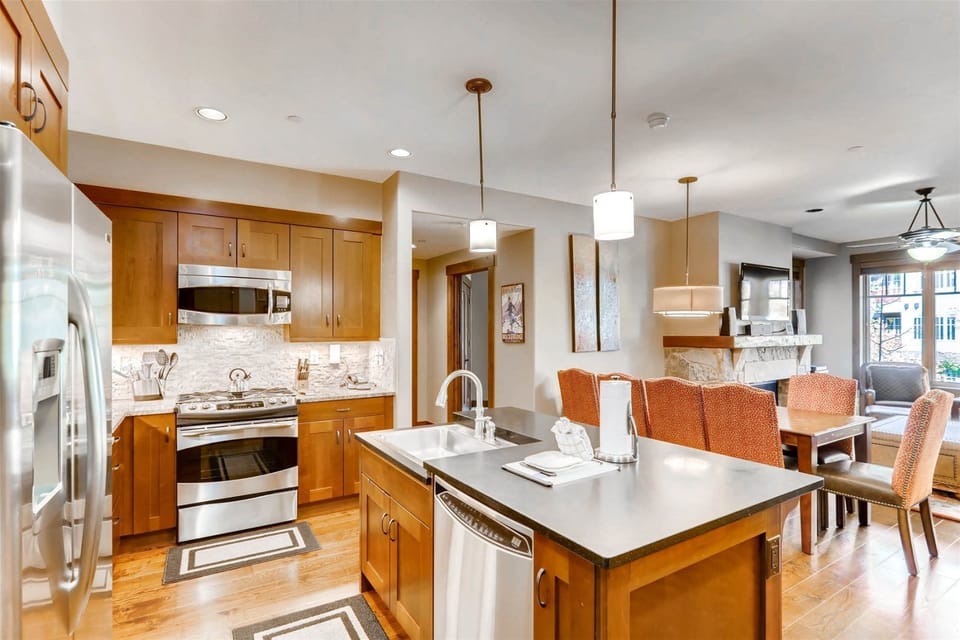 Condo (Breck Water House 5209) | Private kitchen