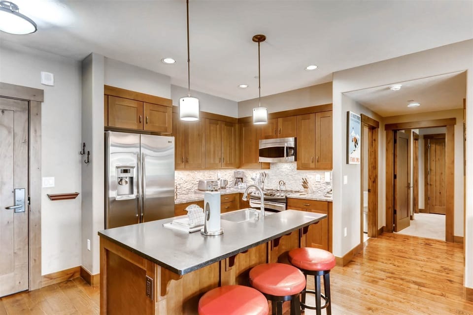 Condo (Breck Water House 5209) | Private kitchen