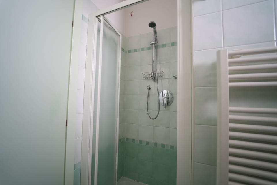 Standard Apartment, 1 Bedroom | Bathroom | Shower, hair dryer, bidet, towels