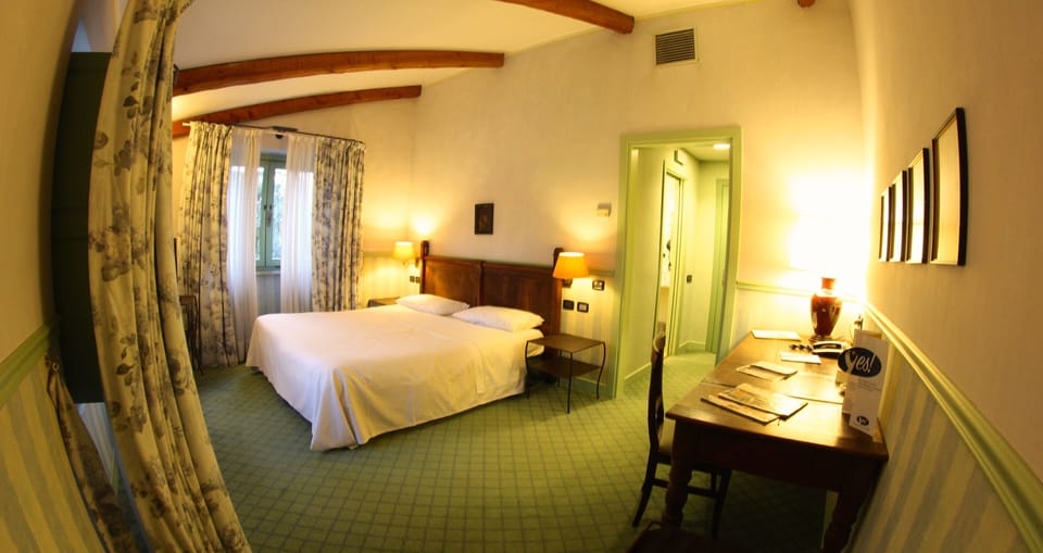 Single Room | Minibar, in-room safe, individually decorated, individually furnished