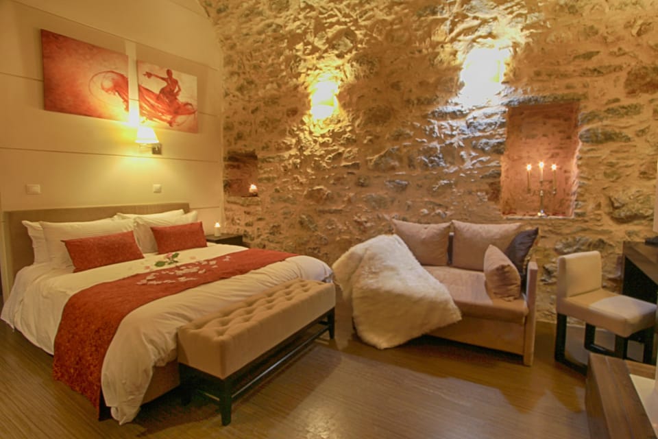 Luxury Suite, Garden Area | Egyptian cotton sheets, premium bedding, pillowtop beds, minibar