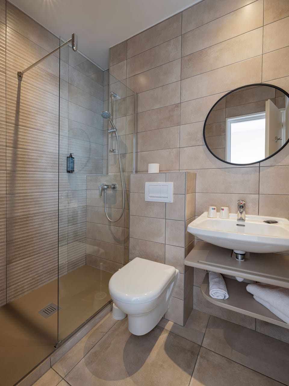 Comfort Double Room | Bathroom | Free toiletries, hair dryer, towels, soap
