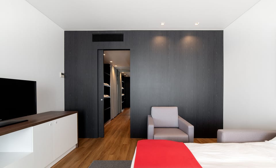 Junior Suite, Mountain View | Minibar, in-room safe, desk, soundproofing