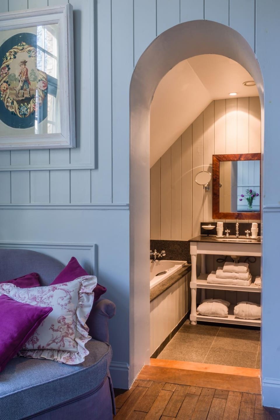 Separate tub and shower, jetted tub, rainfall showerhead