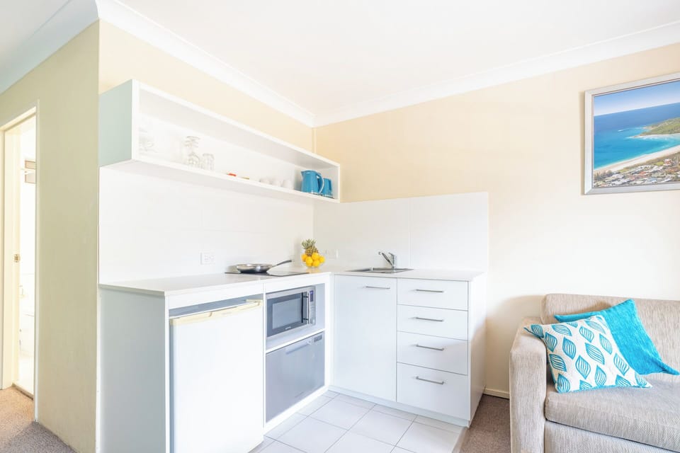 Coffee/tea maker, mini-fridge, microwave, stovetop