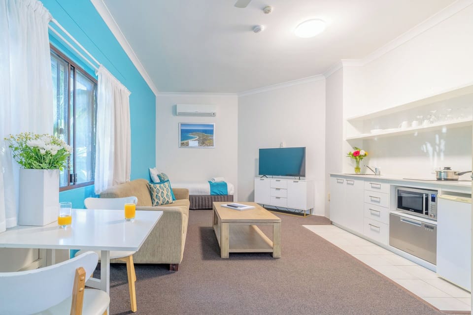 Standard | Iron/ironing board, cribs (surcharge), WiFi (free), bed sheets
