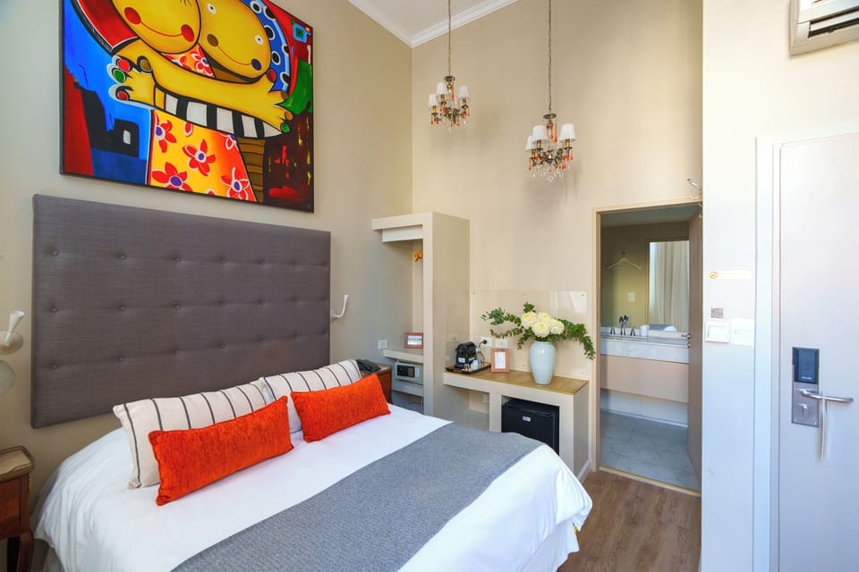 Deluxe Double Room, Jetted Tub | Pillowtop beds, minibar, in-room safe, soundproofing