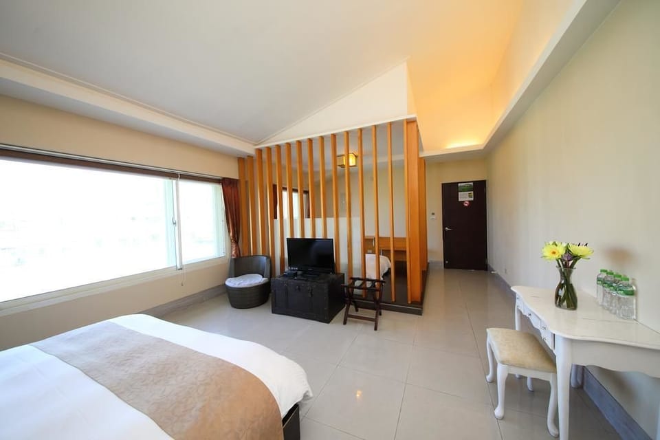 Deluxe Quadruple Room | Desk, blackout drapes, free WiFi, bed sheets