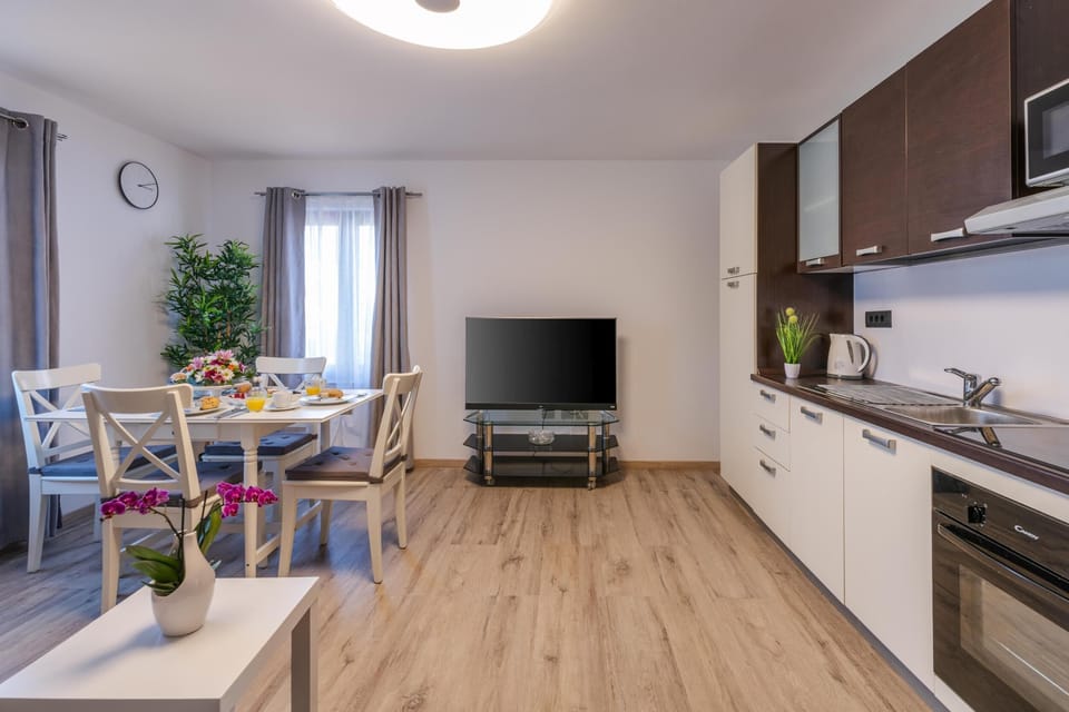 Kitchen with dining table