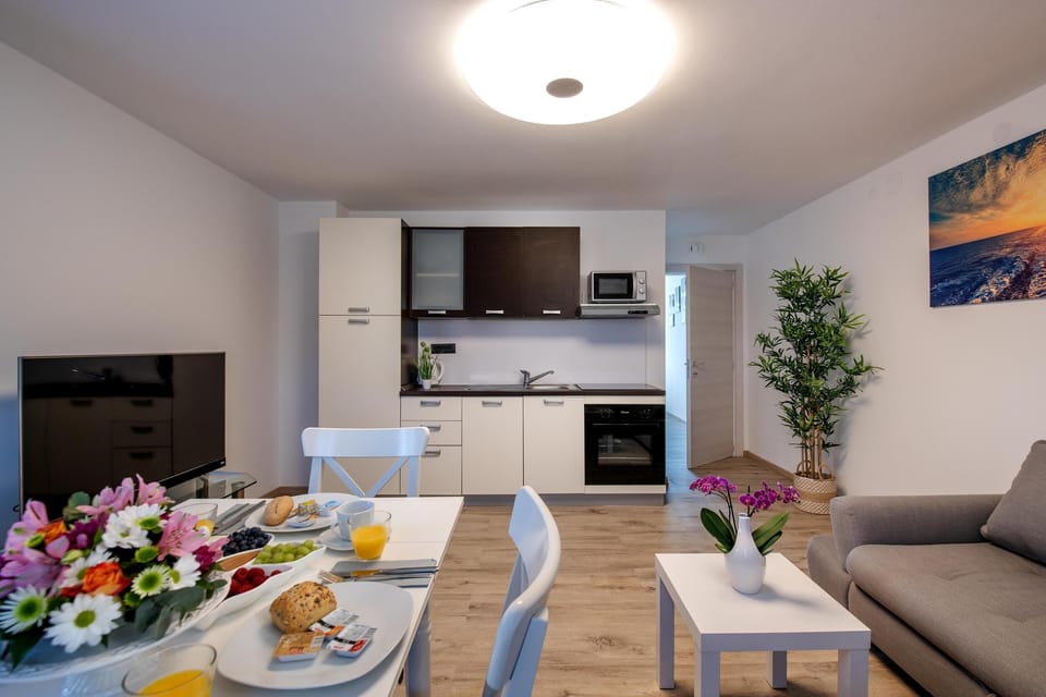 Kitchen with dining table