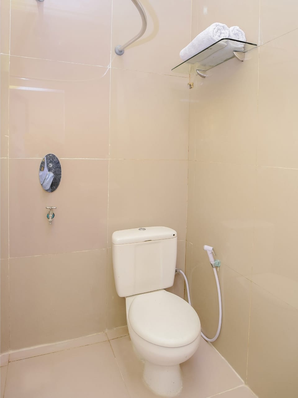 Shower, rainfall showerhead, towels