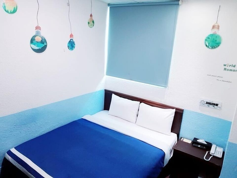 Business Double Room | Free WiFi, bed sheets