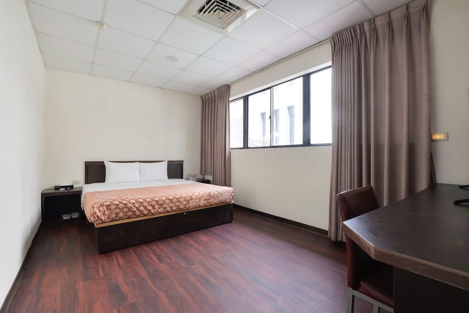 Elite Double Room | Free WiFi, bed sheets