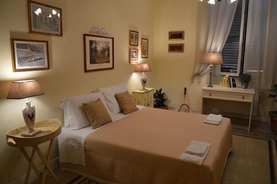 Double or Twin Room | Desk, blackout drapes, soundproofing, iron/ironing board