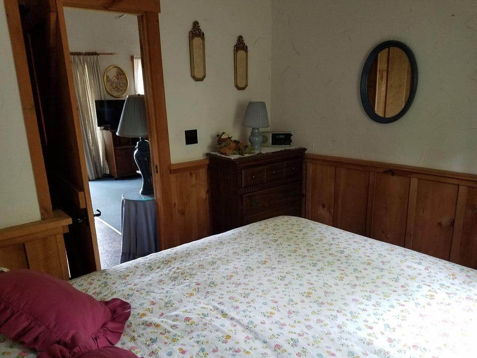 Cottage bedroom 2