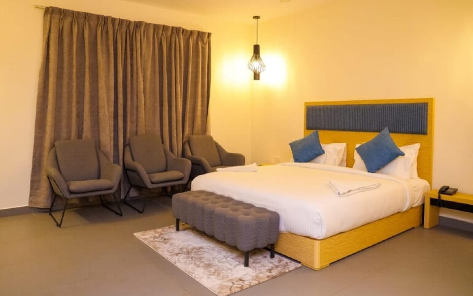 In-room safe, desk, soundproofing, free WiFi
