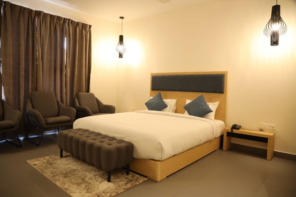 Executive City View | In-room safe, desk, soundproofing, free WiFi